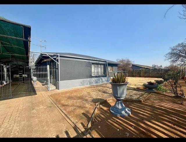 3 BEDROOM HOUSE FOR SALE IN VANDERBIJLPARK CW 2